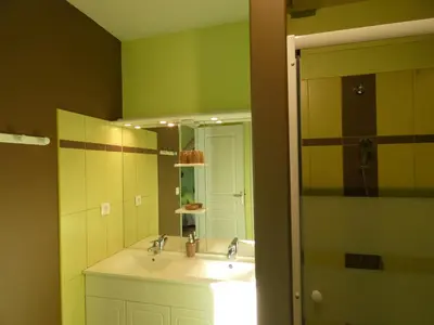 Salle de bains dans l'établissement Le Tertre