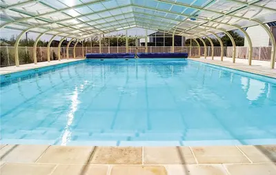 Piscine de l'établissement Nice Home In Grandcamp Maisy With Wifi ou située à proximité
