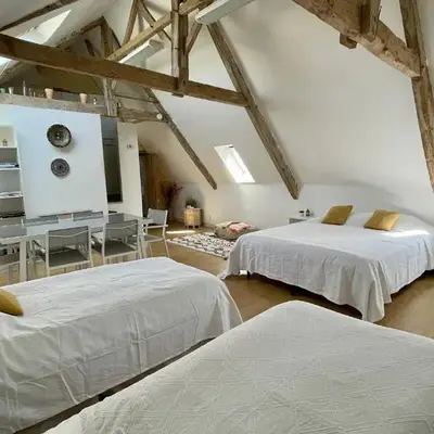 Le Manoir des Doyens Loft - Sleeps 8 - D-Day Museum on-site - Ten Minute Walk to Commonwealth Cemetery!
