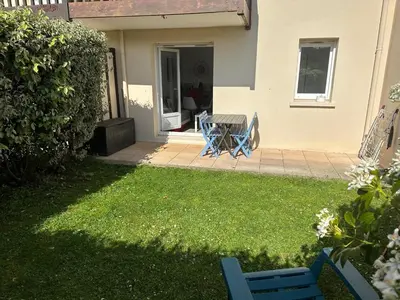 Jardin de l'établissement 2 PIECES JARDIN, ACCES DIRECT MER ET PROCHE THALASSO