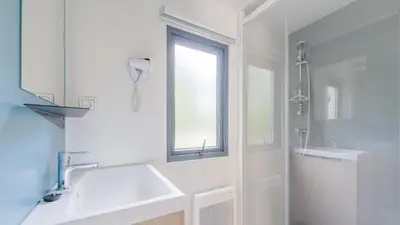 Salle de bains dans l'établissement Camping Haliotis