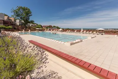 Piscine de l'établissement Pierre & Vacances Premium Residence & Spa Houlgate ou située à proximité