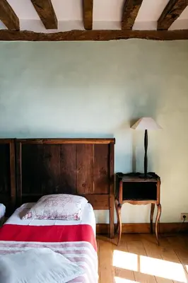 Un ou plusieurs lits dans un hébergement de l'établissement La Vieille Foulonnière : Chambres d'hôtes & Permaculture