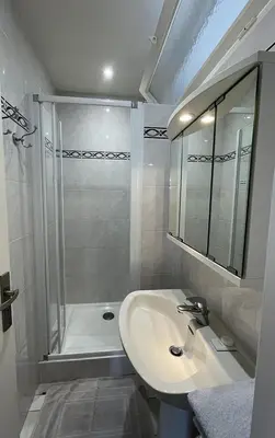 Salle de bains dans l'établissement Chambres d'hôtes La Mansardière