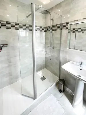 Salle de bains dans l'établissement Chambres d'hôtes La Mansardière