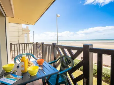 Balcon ou terrasse dans l'établissement Apartment Cabourg Beach by Interhome