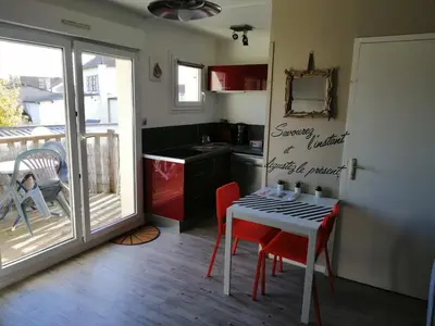Cuisine ou kitchenette dans l'établissement Charmant studio bord de mer