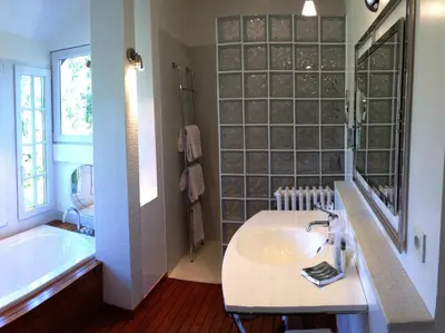 Salle de bains dans l'établissement Le Clos des Pommiers