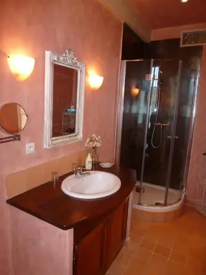 Salle de bains dans l'établissement Manoir De Savigny