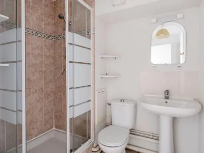 Salle de bains dans l'établissement Apartment Les Marines 1 et 2-4 by Interhome