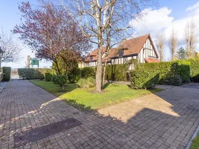 Jardin de l'établissement Holiday Home Le Clos du Golf-2 by Interhome