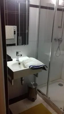 Salle de bains dans l'établissement LA ROUGIE 60 impasse de la lamberterie 50700 Yvetot bocage