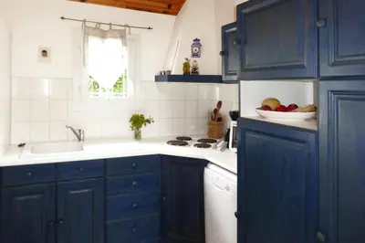 Cuisine ou kitchenette dans l'établissement Chalet near Mont St Michel & Nature Trails