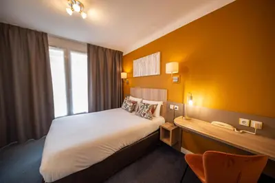 Un ou plusieurs lits dans un hébergement de l'établissement Hôtel de Caen