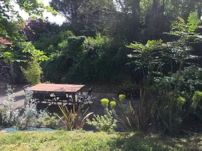 Jardin de l'établissement la maison perchée