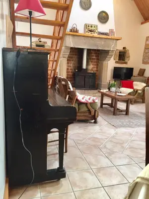 Coin salon dans l'établissement la maison perchée