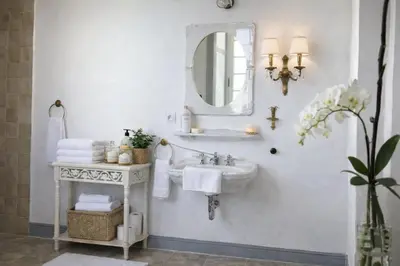 Salle de bains dans l'établissement Château d Isigny Séjour romantique et nature près du Mont-Saint-Michel