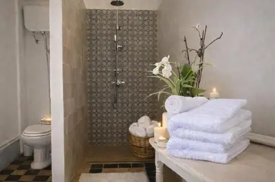 Salle de bains dans l'établissement Château d Isigny Séjour romantique et nature près du Mont-Saint-Michel