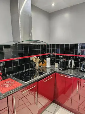 Cuisine ou kitchenette dans l'établissement Maison confortable à Ver-sur-Mer avec jardin privé