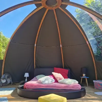 Un ou plusieurs lits dans un hébergement de l'établissement bulle de bonheur a 500 m pas de la plage