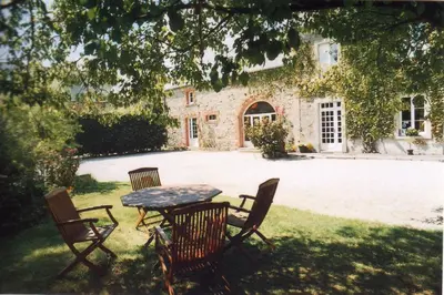 Jardin de l'établissement Domaine du Haul - Gîte Le Pressoir