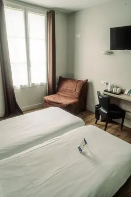Un ou plusieurs lits dans un hébergement de l'établissement LOGIS -Hotel & Restaurant de la Place
