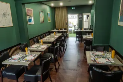 Restaurant ou autre lieu de restauration dans l'établissement LOGIS -Hotel & Restaurant de la Place