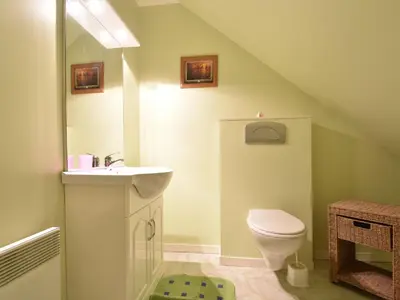 Salle de bains dans l'établissement Family Stay in Normandy