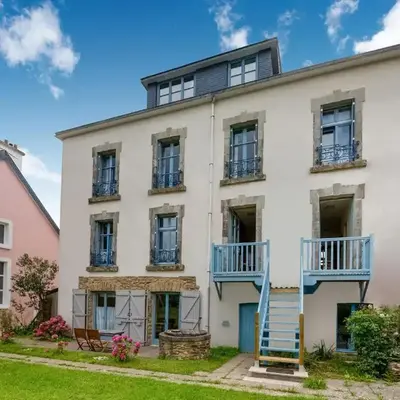 Luxurious Mansion in Castle Grounds in Lantheuil