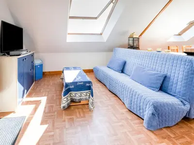 Télévision ou salle de divertissement dans l'établissement Apartment in Saint-Rémy near Lake