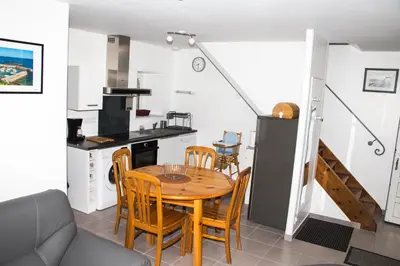 Cuisine ou kitchenette dans l'établissement Maison gîte à Vire Normandie (Les Vaux de Vire)