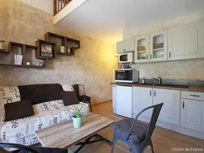 Cuisine ou kitchenette dans l'établissement Longère avec piscine et wifi à Ste Honorine - FR-1-497-4