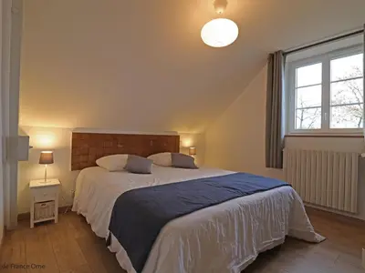 Un ou plusieurs lits dans un hébergement de l'établissement Gîte confortable avec animaux, jardin et wifi inclus, cadre paisible en Normandie - FR-1-497-6