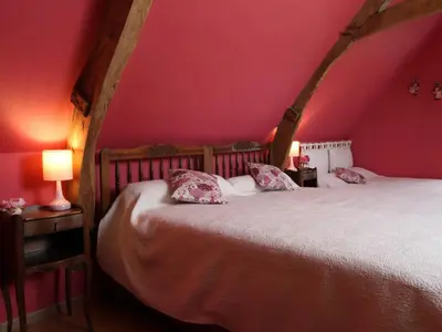 Un ou plusieurs lits dans un hébergement de l'établissement Maison chaleureuse avec WIFI et animaux acceptés près du Mont de Cerisy - FR-1-497-40