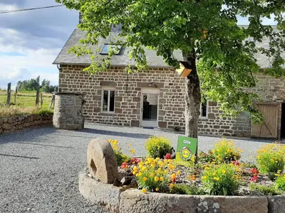 Jardin de l'établissement Maison de campagne tranquille avec poêle et animaux admis, proche nature - FR-1-497-74