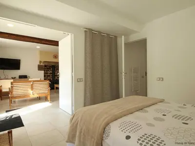 Un ou plusieurs lits dans un hébergement de l'établissement Maison de campagne tranquille avec poêle et animaux admis, proche nature - FR-1-497-74