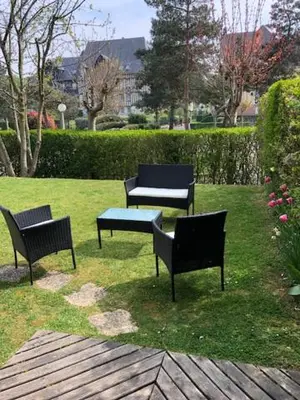 Jardin de l'établissement Joli 2P en Rez-de-jardin orienté SUD à 2 pas de la plage