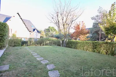 Jardin de l'établissement Joli 2P en Rez-de-jardin orienté SUD à 2 pas de la plage