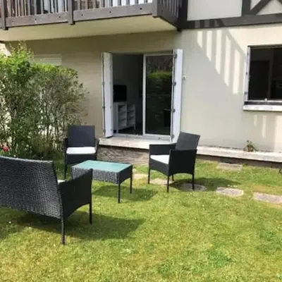 Joli 2P en Rez-de-jardin orienté SUD à 2 pas de la plage