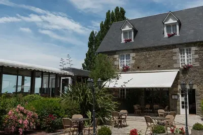 Jardin de l'établissement Manoir de la Roche Torin, The Originals Relais