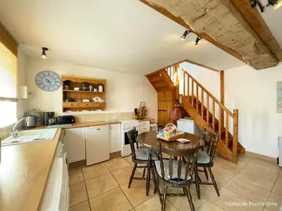 Cuisine ou kitchenette dans l'établissement Maison individuelle avec spa et jardin, près de Domfront - FR-1-497-101