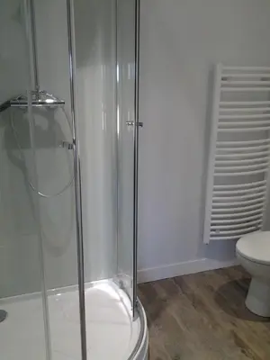 Salle de bains dans l'établissement Chez Julien
