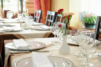 Restaurant ou autre lieu de restauration dans l'établissement Logis Hôtel et Restaurant La Tour Brette