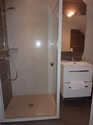 Salle de bains dans l'établissement Ferme du Loucel