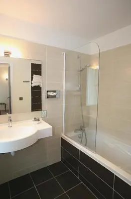 Salle de bains dans l'établissement Hotel du Louvre