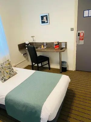 Un ou plusieurs lits dans un hébergement de l'établissement Hotel du Louvre