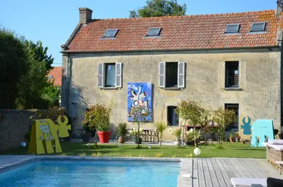 Piscine de l'établissement Ô Grenier de l'artiste ou située à proximité