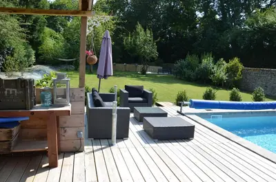 Piscine de l'établissement Ô Grenier de l'artiste ou située à proximité