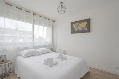Un ou plusieurs lits dans un hébergement de l'établissement APPARTEMENT MODERNE A CAEN POUR 4 PERSONNES