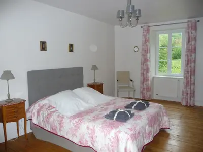 Un ou plusieurs lits dans un hébergement de l'établissement L'ancien Presbytère de Sébeville